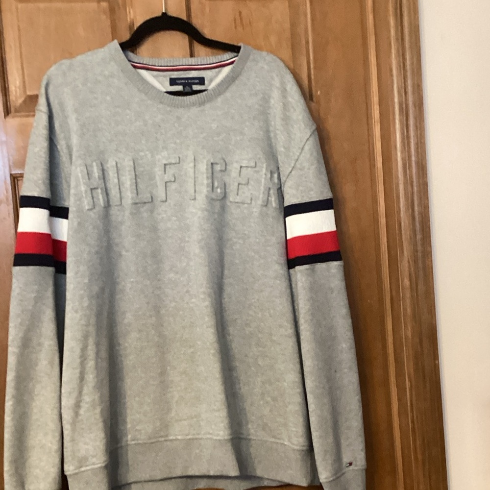 Tommy Hilfiger Men's Crewneck Sweater in Gray with Red and Blue Accents